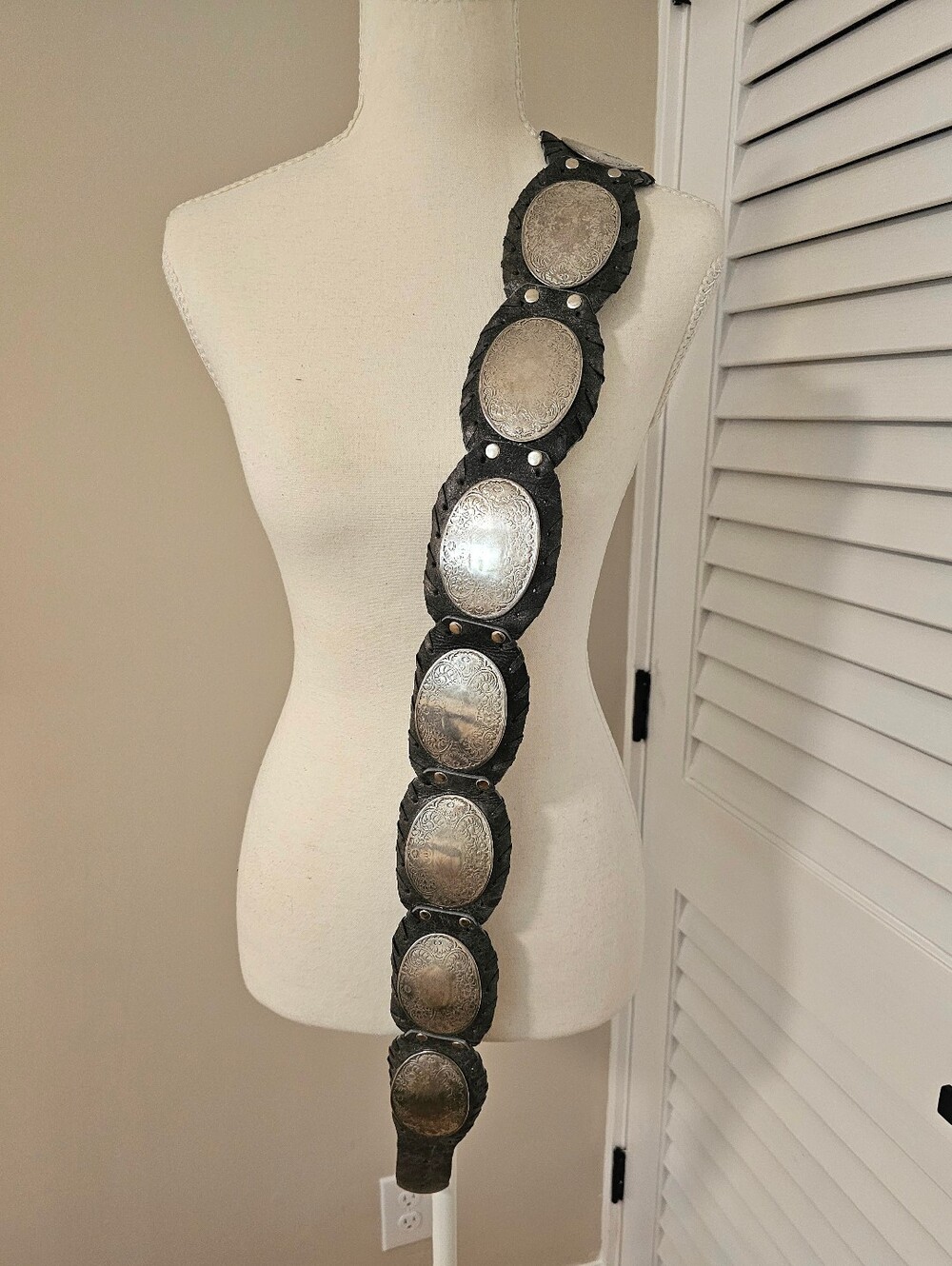 Sandy Duftler Designs Vintage thick genuine leather concho belt! Size medium